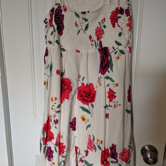 White flower print sundress - Picture 3 of 4